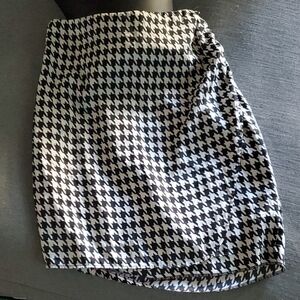 Liz Claiborne Black and White Houndstooth Pencil Skirt
